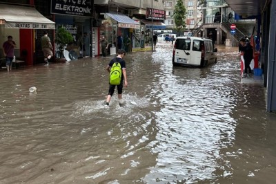 Trabzon yağmura teslim oldu