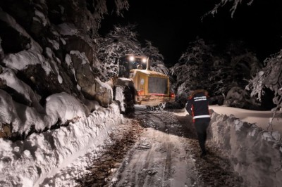 Yaylada mahsur kalan baba oğlun imdadına yetiştiler