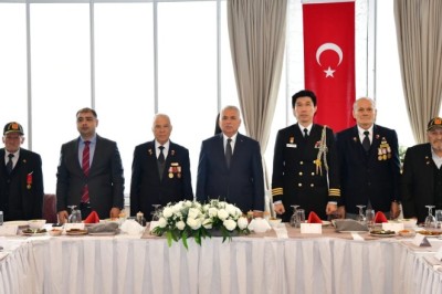 Vali Yıldırım Kore Gazileriyle bir araya geldi