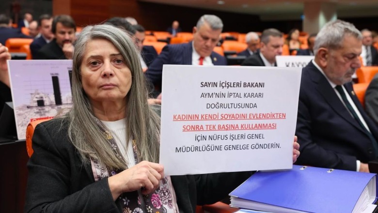 CHP Trabzon Milletvekili Sibel Suiçmez'den Ali Yerlikaya’ya pankartlı mesaj