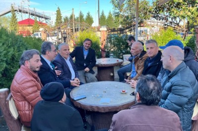 Başkan Azizoğlu, halkı bırakmıyor her zaman yanında oluyor