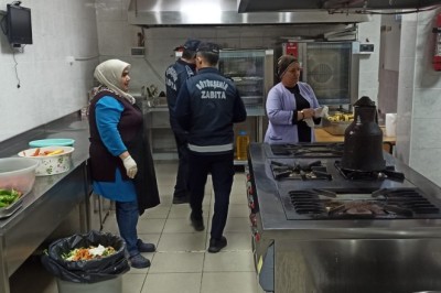 Zabıta ekipleri okul kantinlerini denetledi