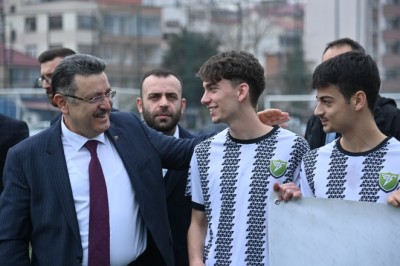 Başkan Genç, Gençlig Futbol Turnuvası'nın startını verdi