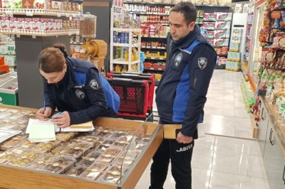 Ortahisar'da zabıtalar görev başında