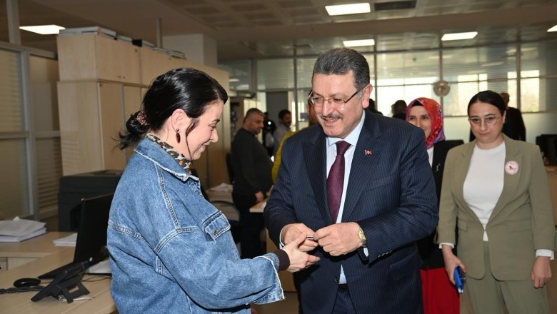 Başkan Genç'ten kadın personele anlamlı jest