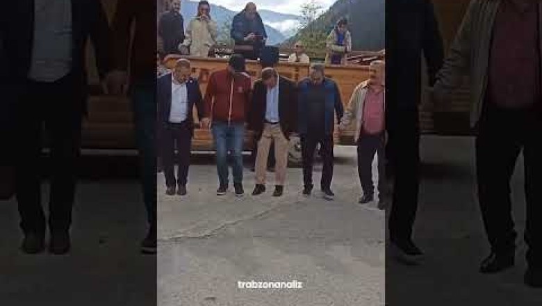 Anahtar Parti Genel Başkanı Yavuz Ağıralioğlu, memleketi Trabzon'da vatandaşlarla horon oynadı