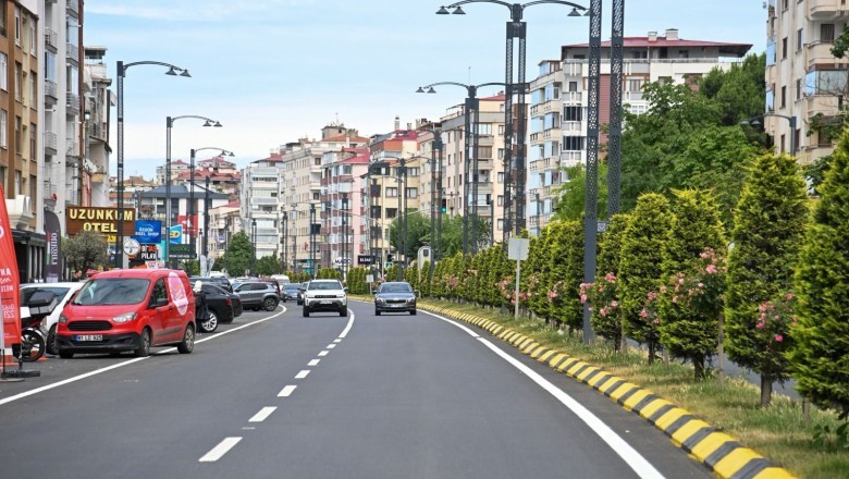 Muhtarlardan Büyükşehir'e asfalt teşekkürü