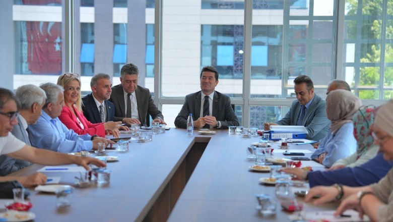 Ortahisar Belediye Başkanı Ahmet Kaya, engelli dernekleriyle bir araya geldi