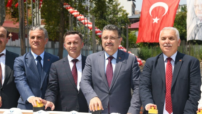 Yomra Vakfı Anadolu Lisesi'nin yapımına Büyükşehir'den destek