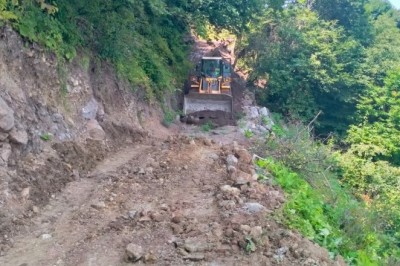 Ortahisar'da yol seferberliği aralıksız sürüyor