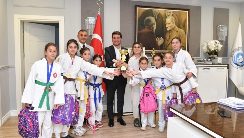 Şampiyon sporculardan Başkan Kaya'ya teşekkür ziyareti