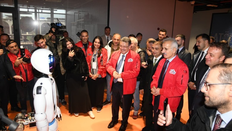 Bakan Uraloğlu ve Başkan Genç'ten Bilim Festivali'ne ziyaret