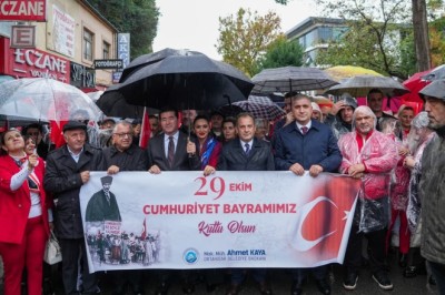 Yoğun yağmur, Cumhuriyet coşkusuna engel olmadı