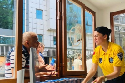 Büyükşehir on binlerce turiste yardımcı oldu