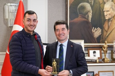 Anıtkabir'deki askerden Başkan Kaya'ya ziyaret