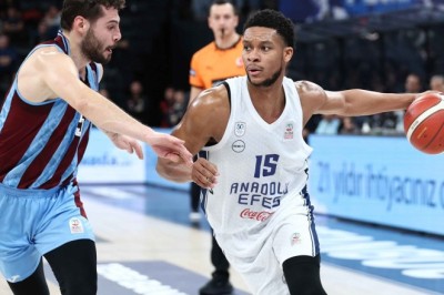Anadolu Efes Tempoyu Artırdı, Trabzonspor Basketbol Direnemedi!